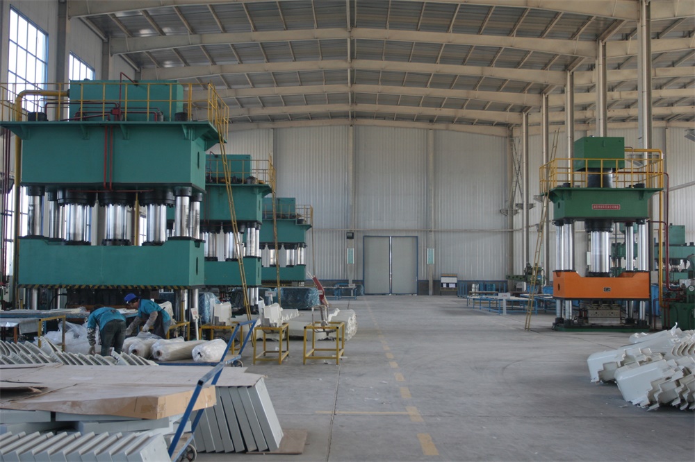 玻璃鋼車(chē)間液壓機(jī)