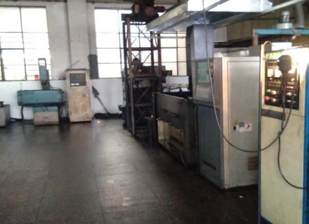 模具生產(chǎn)線-電火花